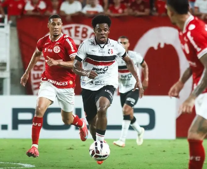 Santa Cruz empata com o América-RN, vai à semi da Série D e garante vaga na Série C em 2026