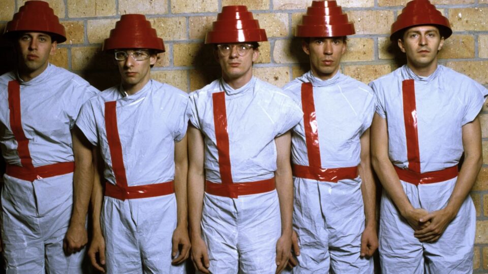 Netflix lança “Devo”, que conta a história da banda mais maluca do rock