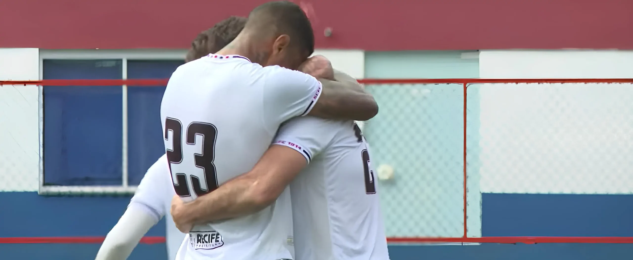 Com gol no último lance, Santa Cruz vence o Brusque pela Série C