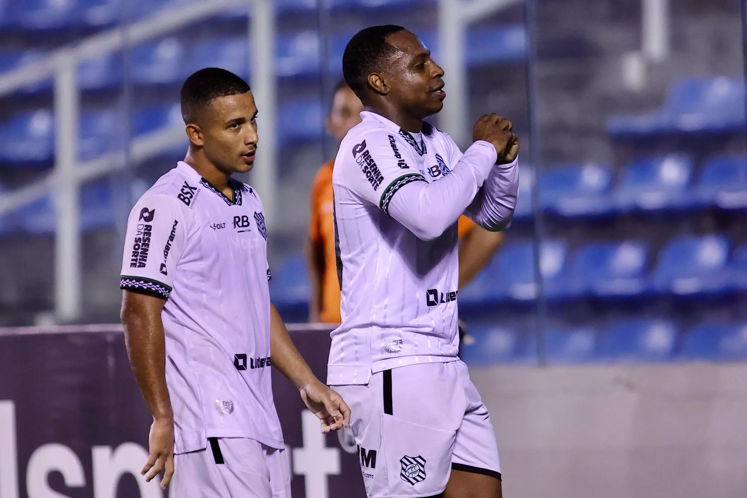 Figueirense busca virada nos acréscimos e bate o Floresta pela Série C