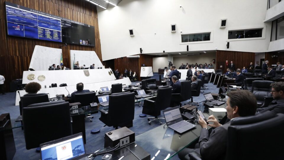 Projetos de proteção à criança avançam nas assembleias estaduais e desagradam grupos LGBT