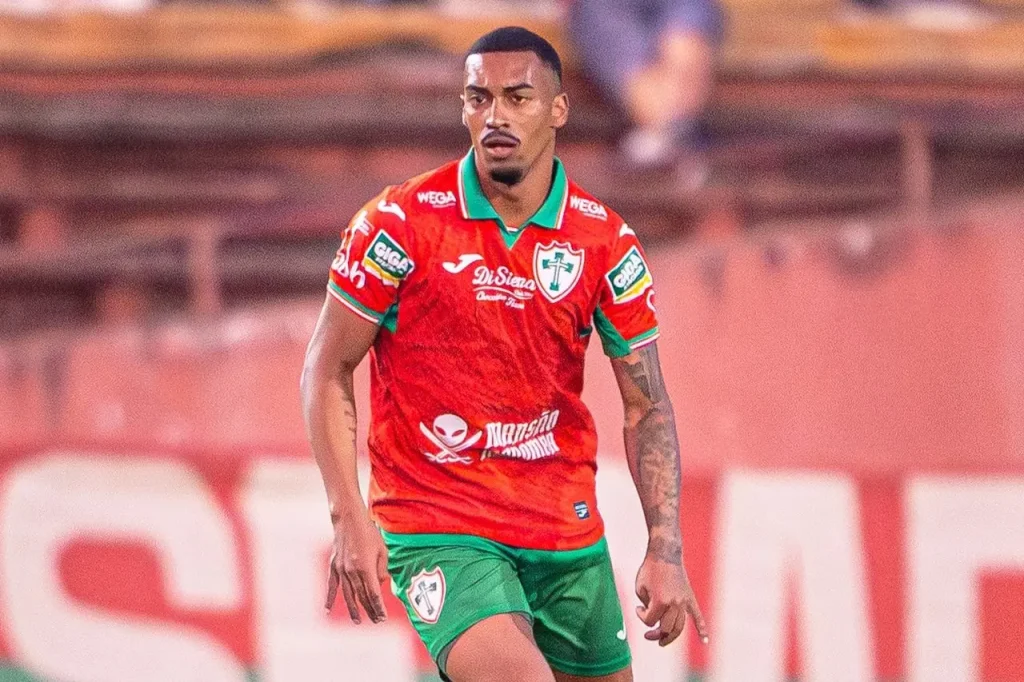 Denis celebra evolução da Portuguesa após classificação às oitavas da Série D