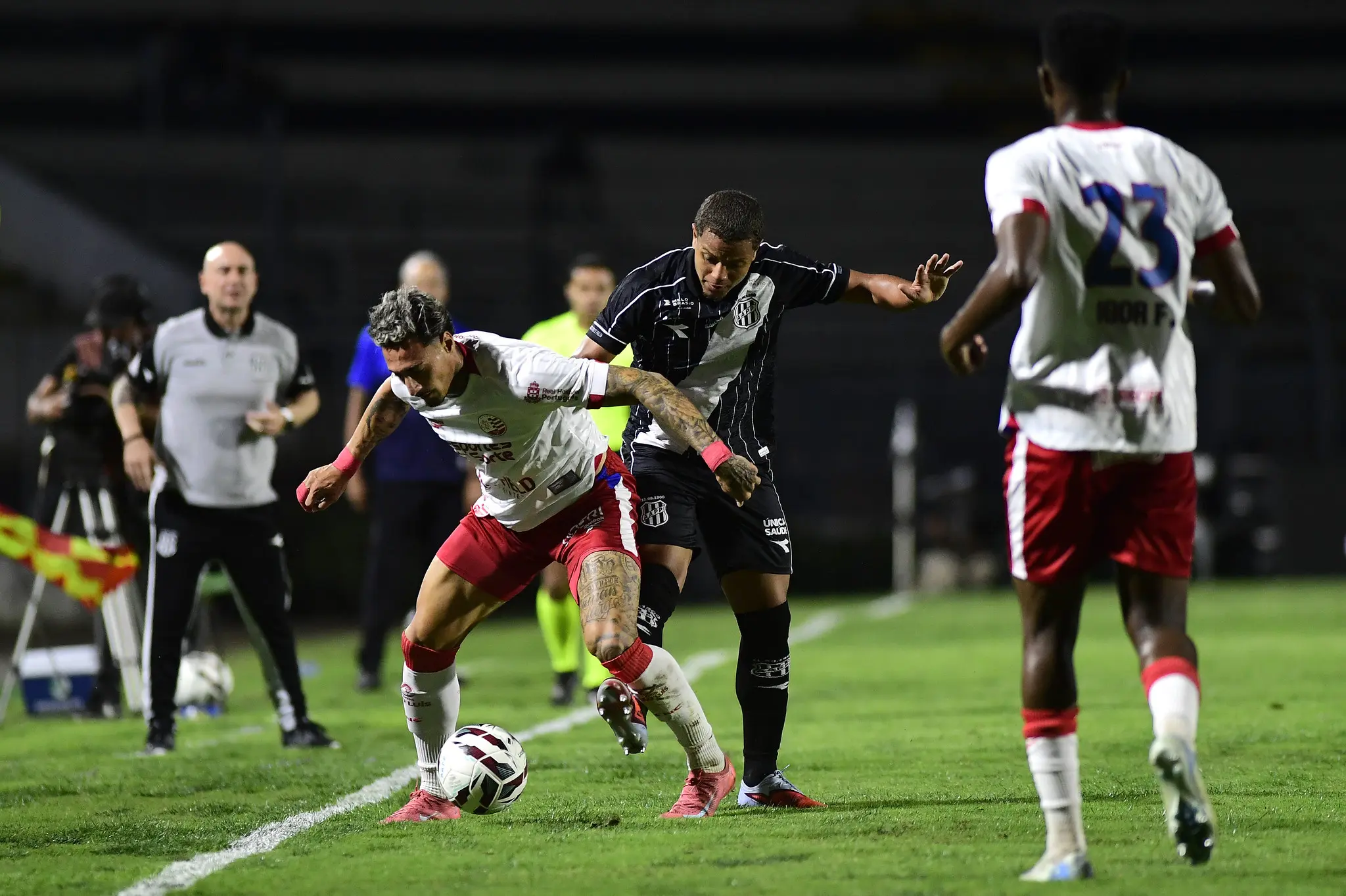 Com dois a mais, Ponte Preta sofre empate do Náutico e segue na lanterna da Série B