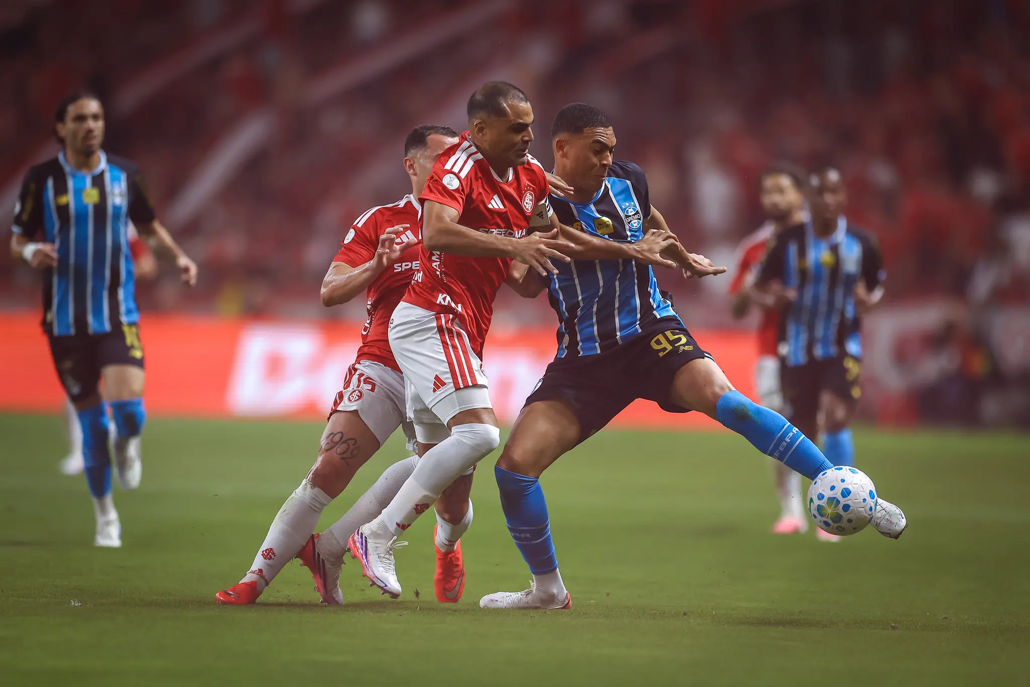 Inter e Grêmio empatam pelo jogo de ida das quartas da Copa do Brasil