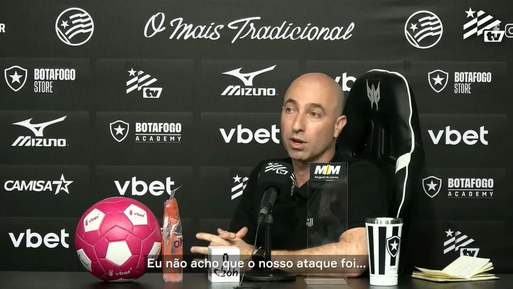 Bellão lamenta chances perdidas do Botafogo contra o Athletico Bellão lamenta chances perdidas do Botafogo contra o Athletico