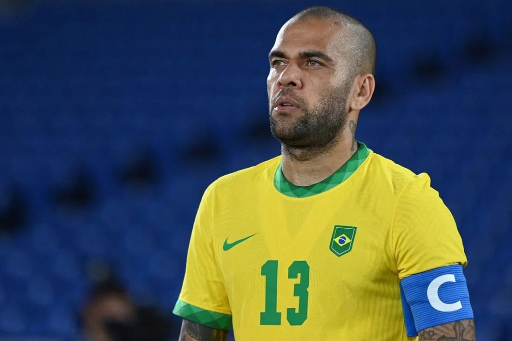 Daniel Alves é condenado a pagar R$ 12 milhões a clube mexicano Daniel Alves é condenado a pagar R$ 12 milhões a clube mexicano