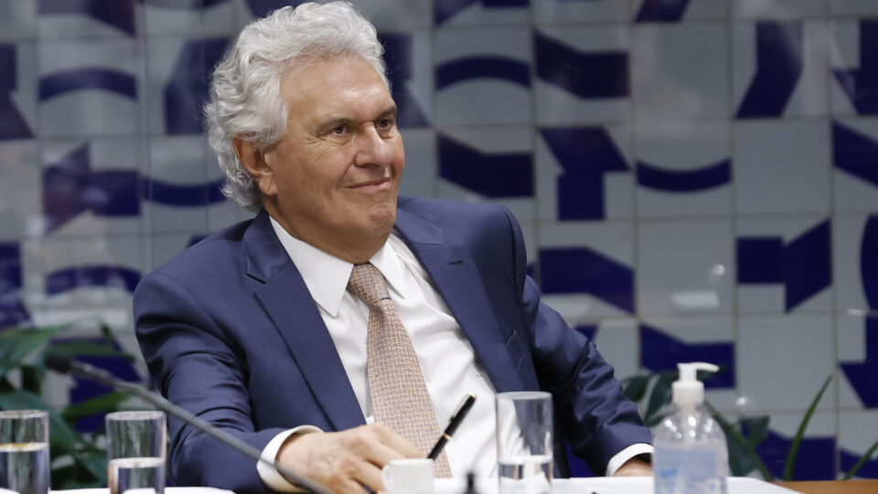 Caiado diz que governo Lula “cooptou” partidos ao explicar falta de apoio no PSD
