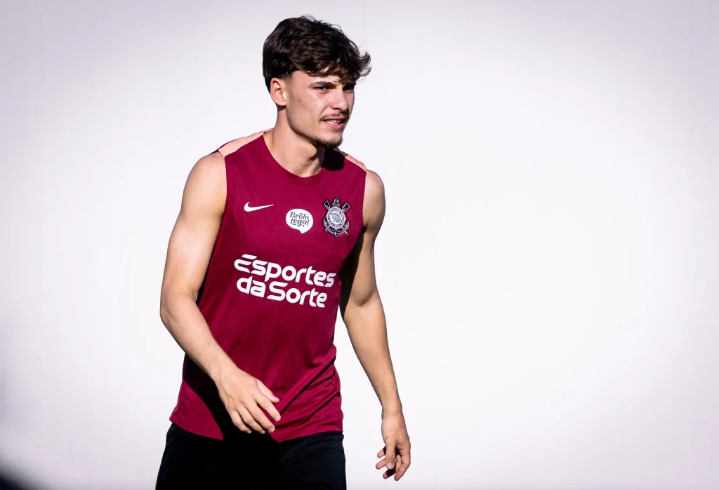 Besiktas demonstra interesse em Breno Bidon, do Corinthians Besiktas demonstra interesse em Breno Bidon, do Corinthians
