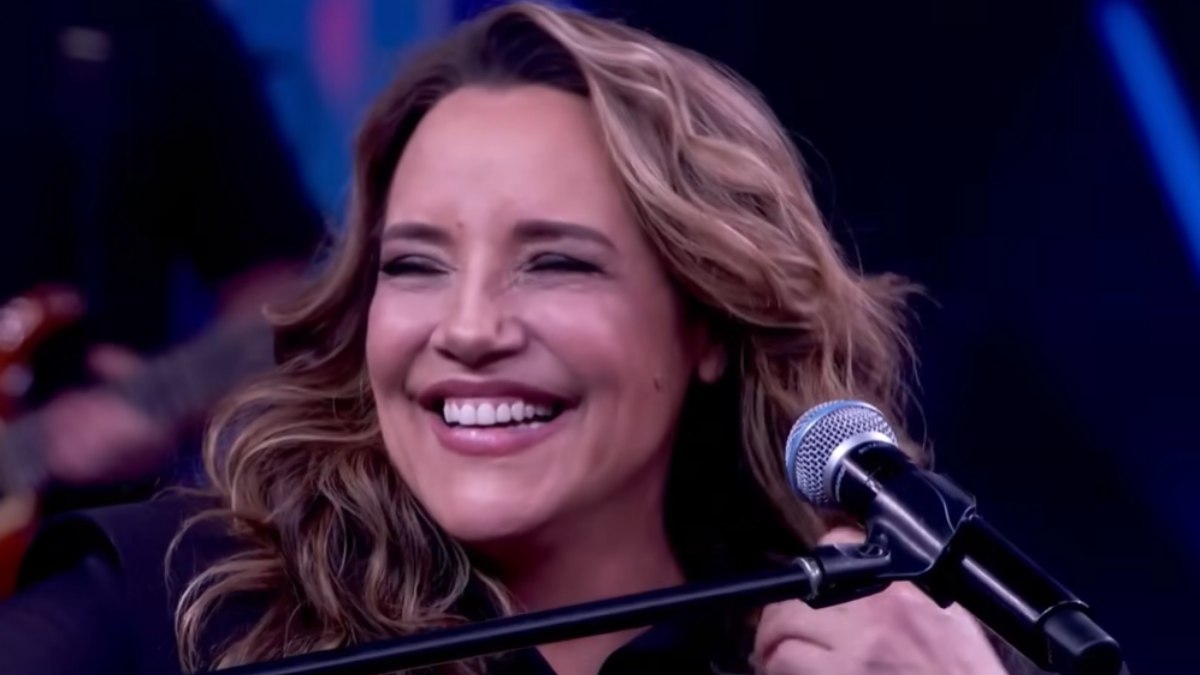 Ana Carolina namora ex-Globo e ganha declaração: ‘Meu amor’