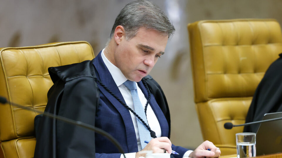 Mendonça cita ‘1984’ para descrever monitoramento da PF e alerta para cenário de vigilância institucional