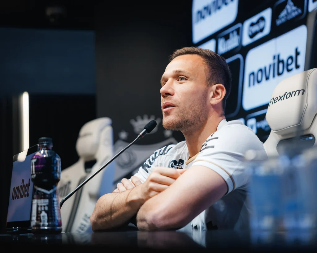 Arthur revela conversa com Neymar e comenta condição física no Santos Arthur revela conversa com Neymar e comenta condição física no Santos