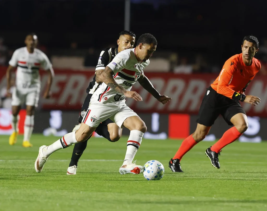 Melhores momentos: São Paulo 2 x 0 Atlético-MG pelo Brasileirão Melhores momentos: São Paulo 2 x 0 Atlético-MG pelo Brasileirão