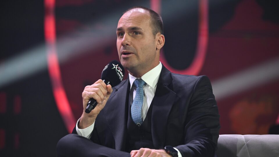 Eduardo Bolsonaro vê risco a Mendonça caso Flávio não seja eleito: “irão tentar prender”