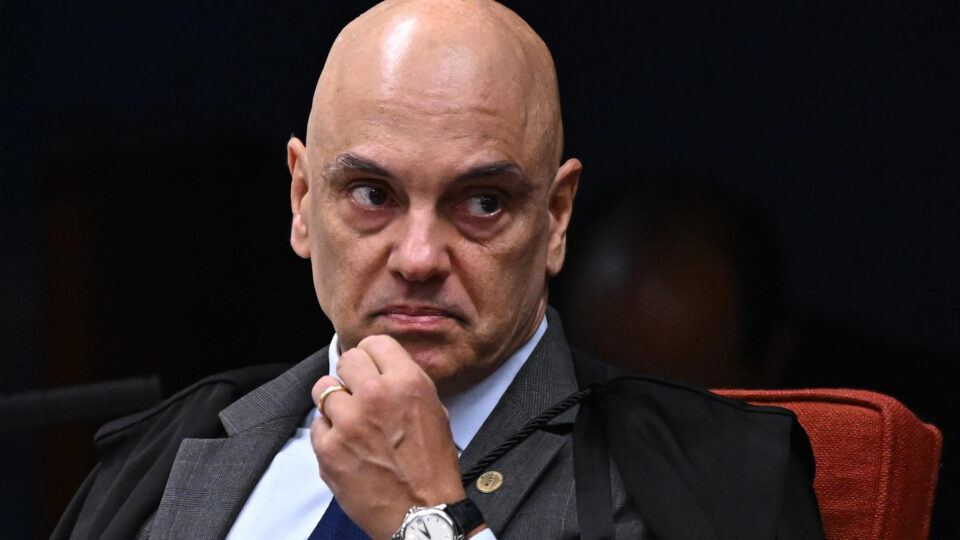 Parlamentares criticam decisão de Alexandre de Moraes contra André Mendonça Parlamentares criticam decisão de Alexandre de Moraes contra André Mendonça