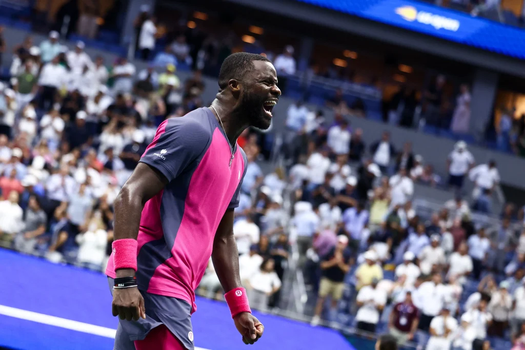 Tiafoe vence Michelsen em virada épica e vai à semifinal do US Open Tiafoe vence Michelsen em virada épica e vai à semifinal do US Open