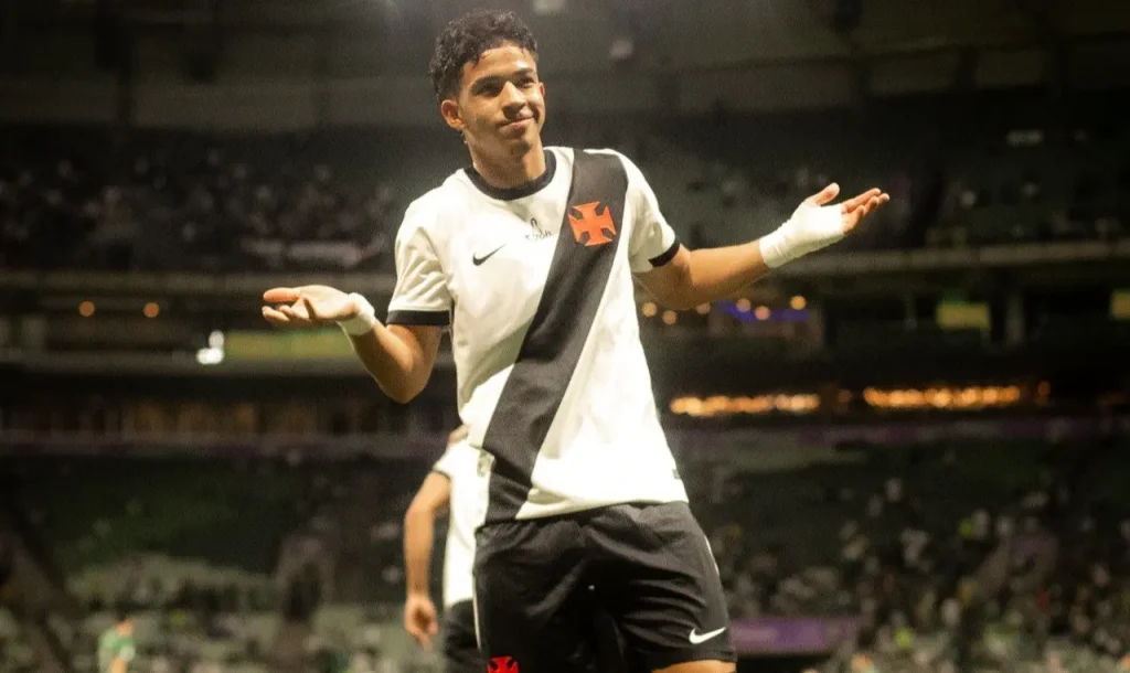 Carrasco do Palmeiras no sub-20 tem como inspirações Romário e Coutinho Carrasco do Palmeiras no sub-20 tem como inspirações Romário e Coutinho