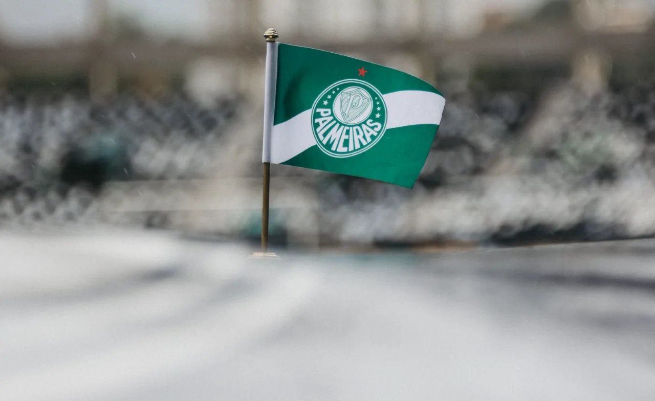 Palmeiras faz duas mudanças e mantém Arias no banco contra o Botafogo; veja escalações