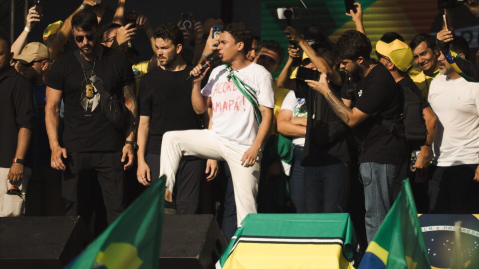 Alcolumbre se torna alvo de campanhas eleitorais em meio a julgamento de Moraes