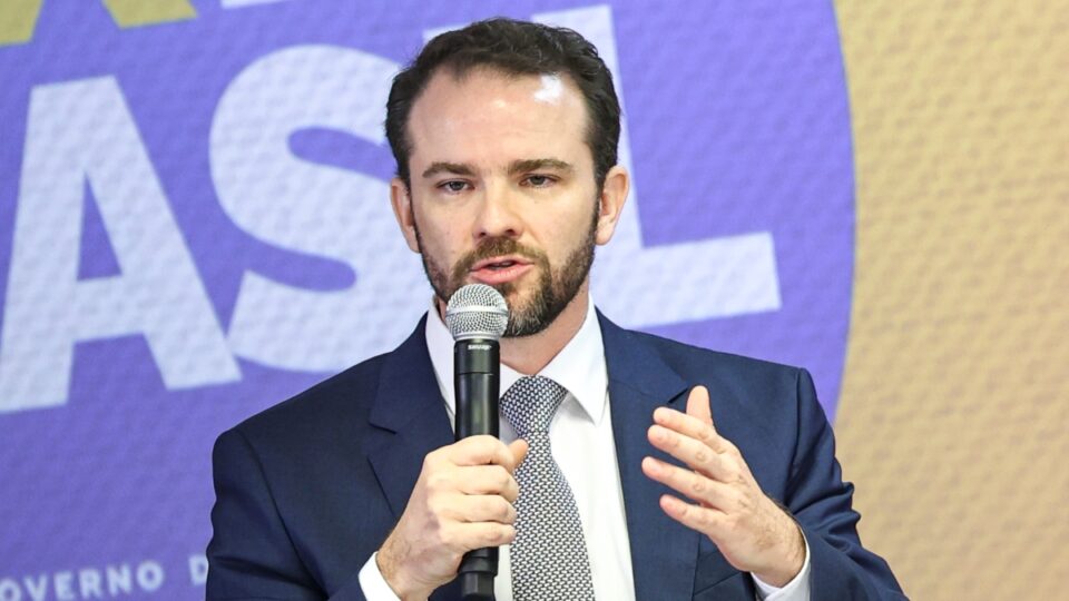 Durigan acusa fundo de “Dark Horse” de receber dinheiro do crime organizado