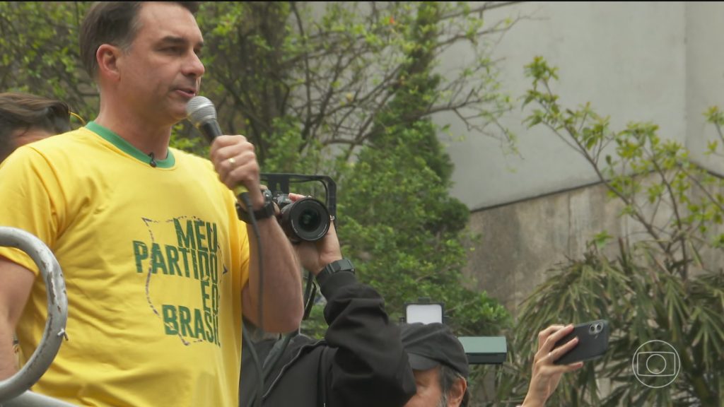Flávio Bolsonaro, candidato à Presidência pelo PL, faz campanha em São Paulo Flávio Bolsonaro, candidato à Presidência pelo PL, faz campanha em São Paulo