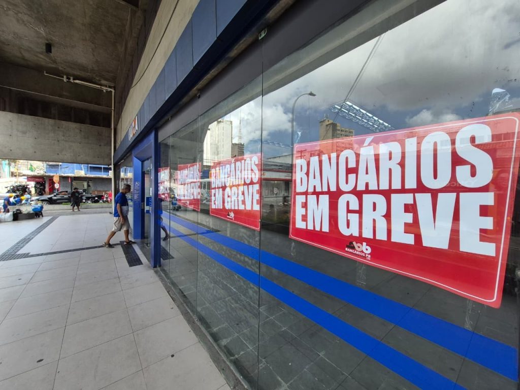 Caixa e funcionários voltam a negociar nesta quarta; greve segue sem prazo para acabar Caixa e funcionários voltam a negociar nesta quarta; greve segue sem prazo para acabar