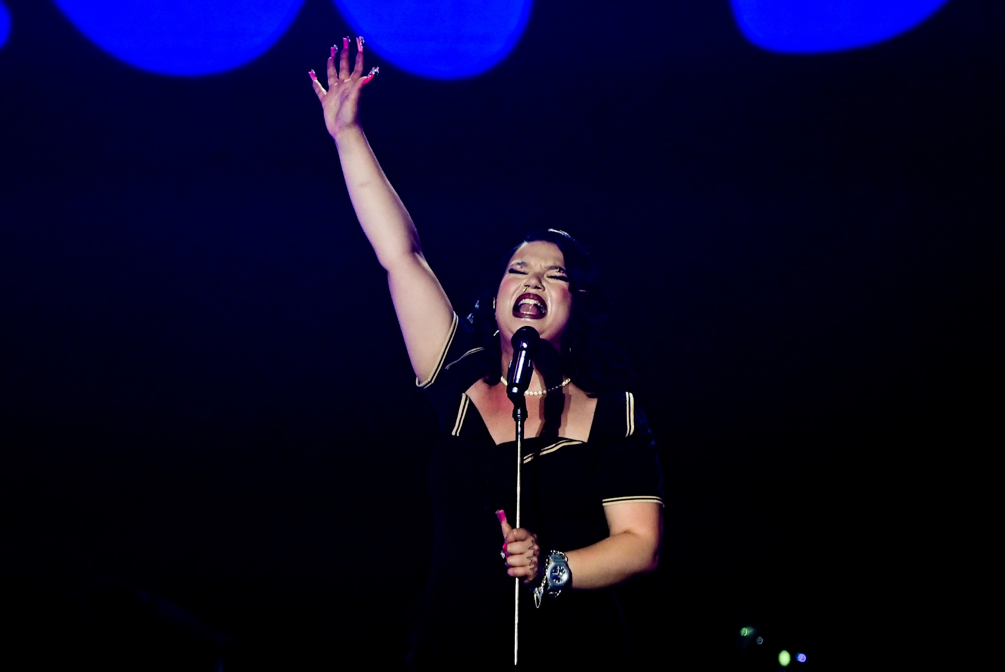 Lola Young estreia no Brasil com vocal rasgado e bom show cru, mas prejudicado por público apático Lola Young estreia no Brasil com vocal rasgado e bom show cru, mas prejudicado por público apático