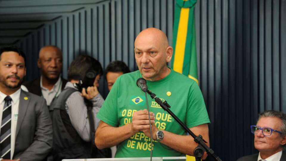 Justiça do Trabalho proíbe Luciano Hang de fazer discurso político na Havan