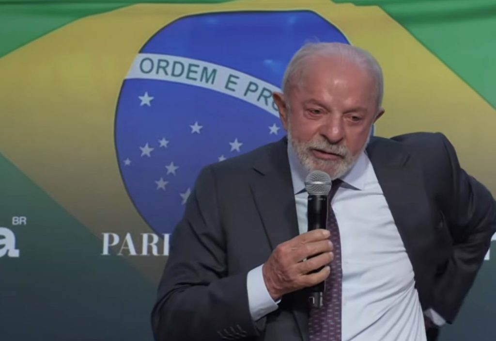 Lula promete estabilidade econômica em evento com empresários e diz que eleição põe em jogo democracia ou ‘barbárie’