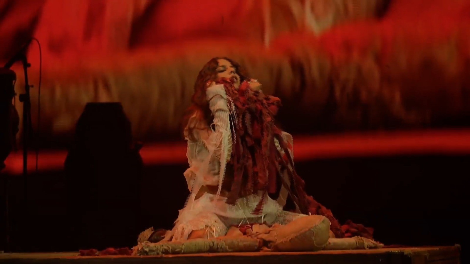 Marina Sena no Rock in Rio: Performance com boneco viraliza na web