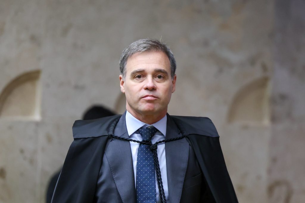 Em uma semana, André Mendonça dispara e conquista 1,3 milhão de seguidores Em uma semana, André Mendonça dispara e conquista 1,3 milhão de seguidores