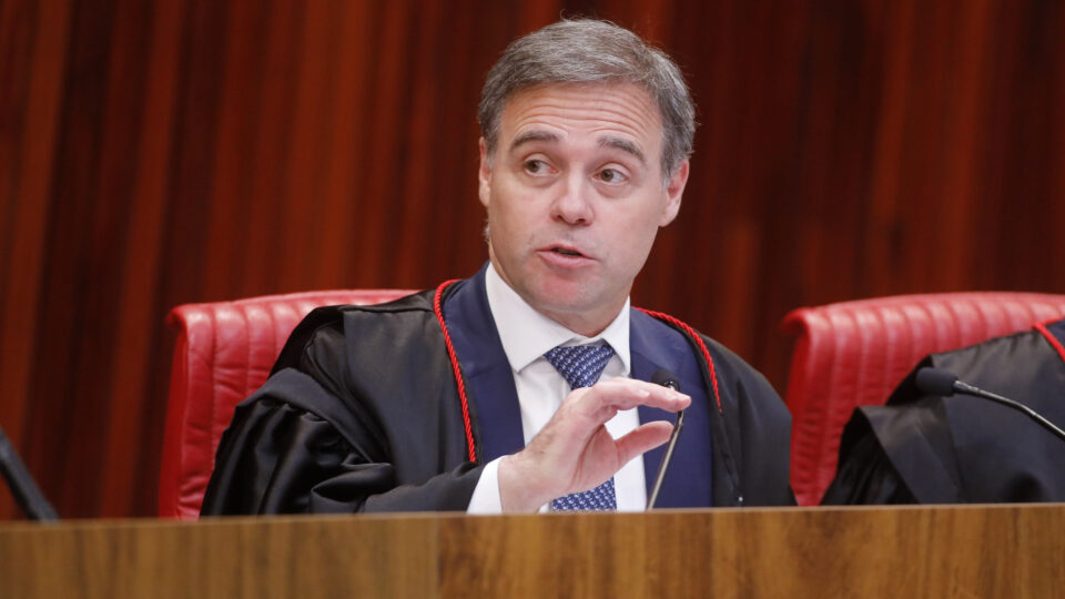 Mendonça será o relator de ação de Renan dos Santos contra reajuste do Bolsa Família de Lula