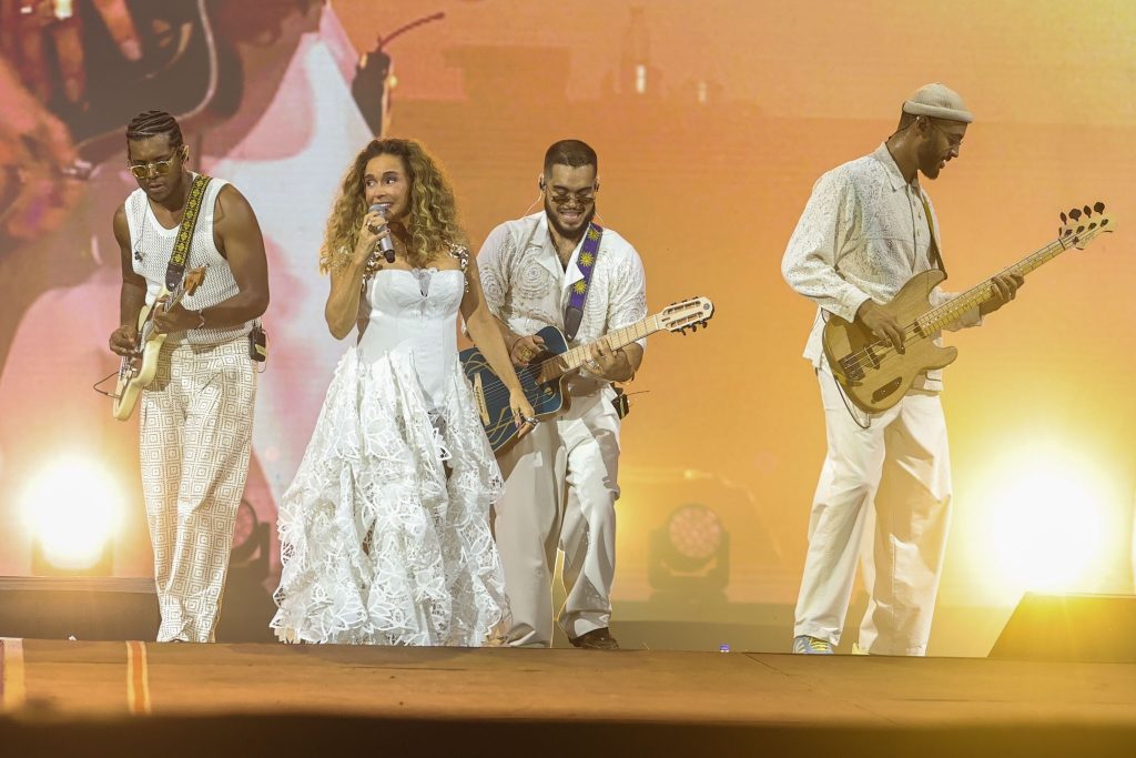 Gilsons são salvos por bagunça boa de Daniela Mercury e Olodum em show no Rock in Rio Gilsons são salvos por bagunça boa de Daniela Mercury e Olodum em show no Rock in Rio