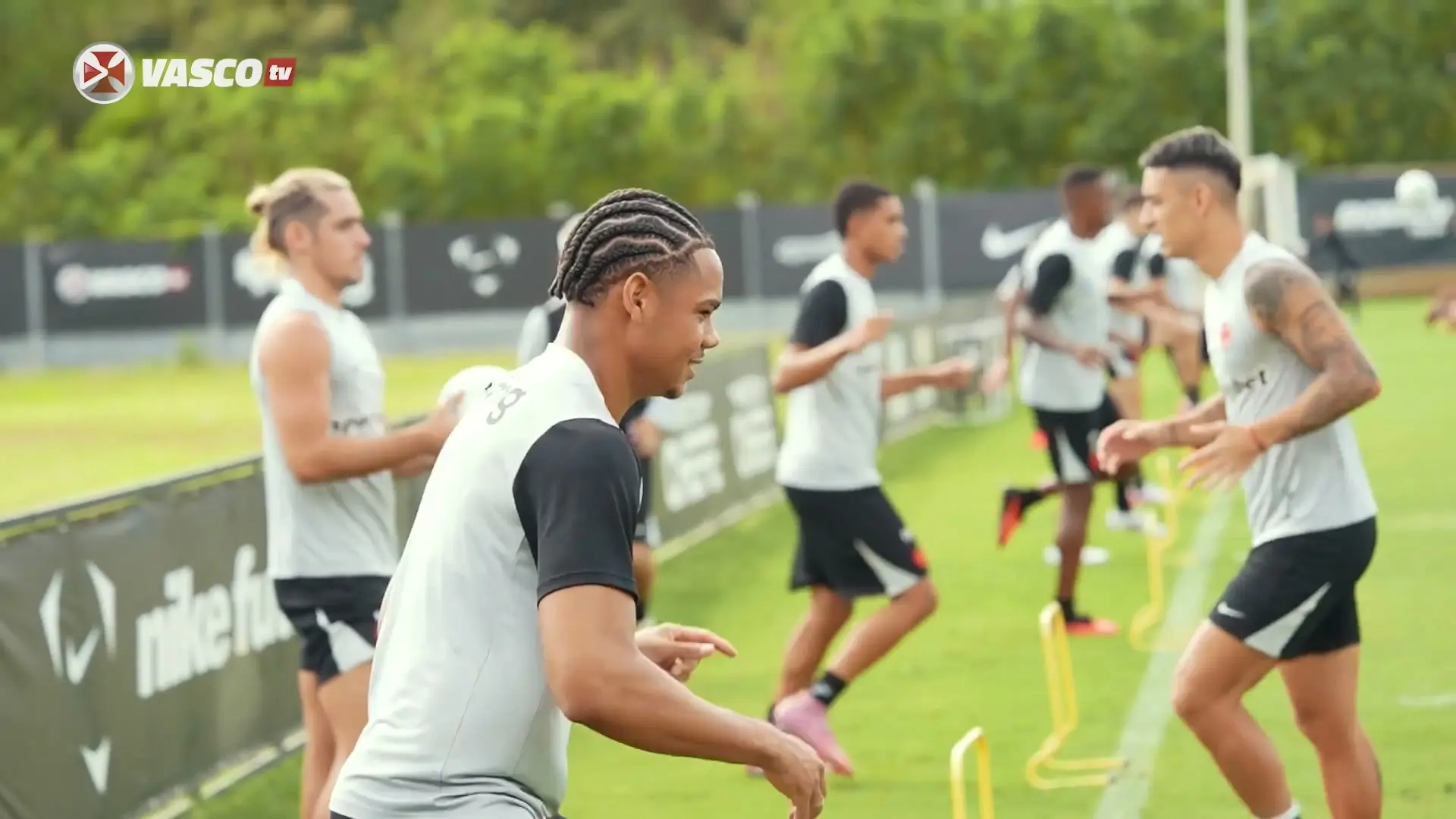 Vasco realiza último treino antes da viagem para Salvador