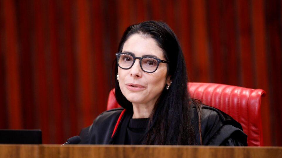 Do debate à padroeira: o árbitro está jogando?