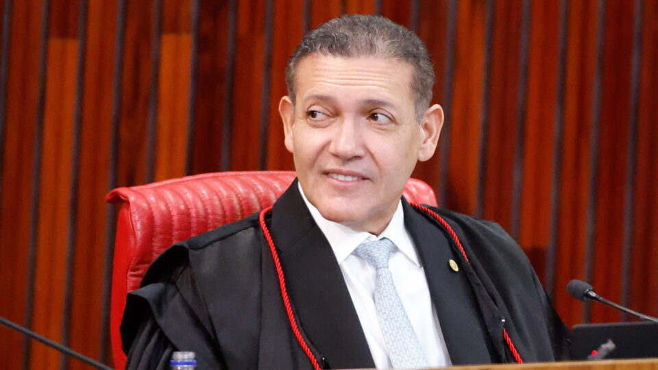 Nunes Marques volta a restringir canal “Exército do Lula”