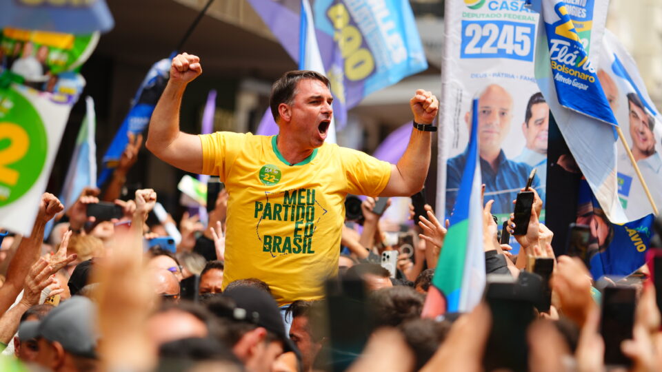 Flávio impõe revanche a Lula e chega como favorito ao 2º turno