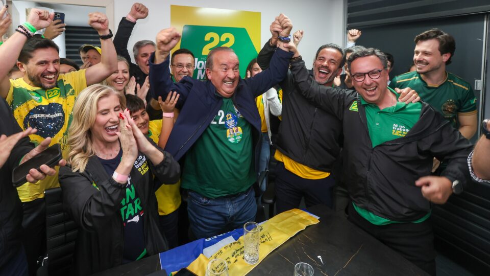 Jorginho Mello vence no primeiro turno com a maior vantagem sobre segundo colocado Jorginho Mello vence no primeiro turno com a maior vantagem sobre segundo colocado